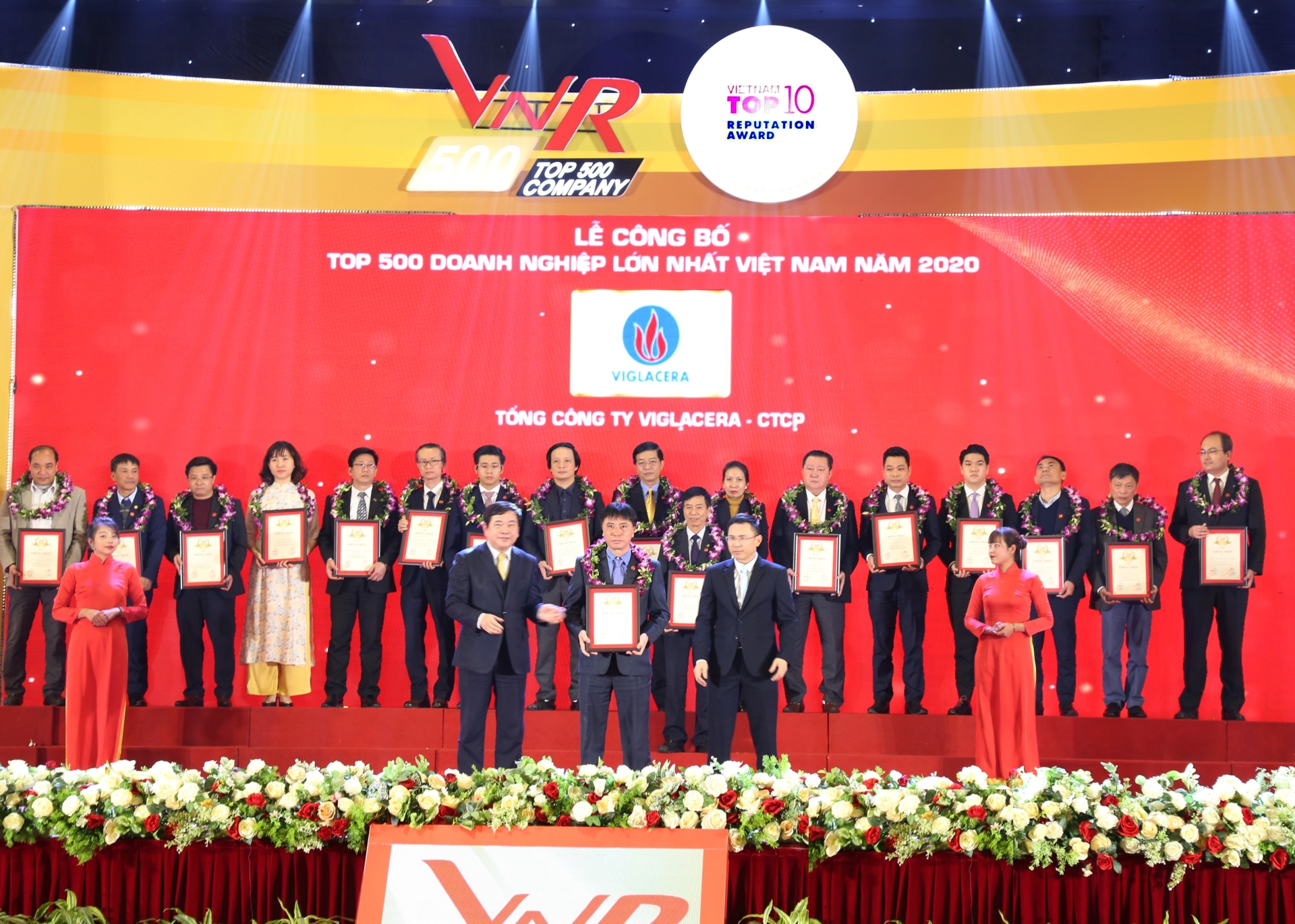VNR500: Viglacera Corporation - JSC 3 consecutive years holds the leading position in the Top 500 largest enterprises in Vietnam in the construction material manufacturing and trading industry.
